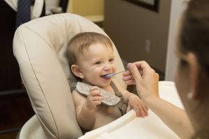 Kako odabrati pravu stolicu za hranjenje bebe?