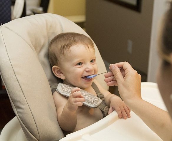 Kako odabrati pravu stolicu za hranjenje bebe?